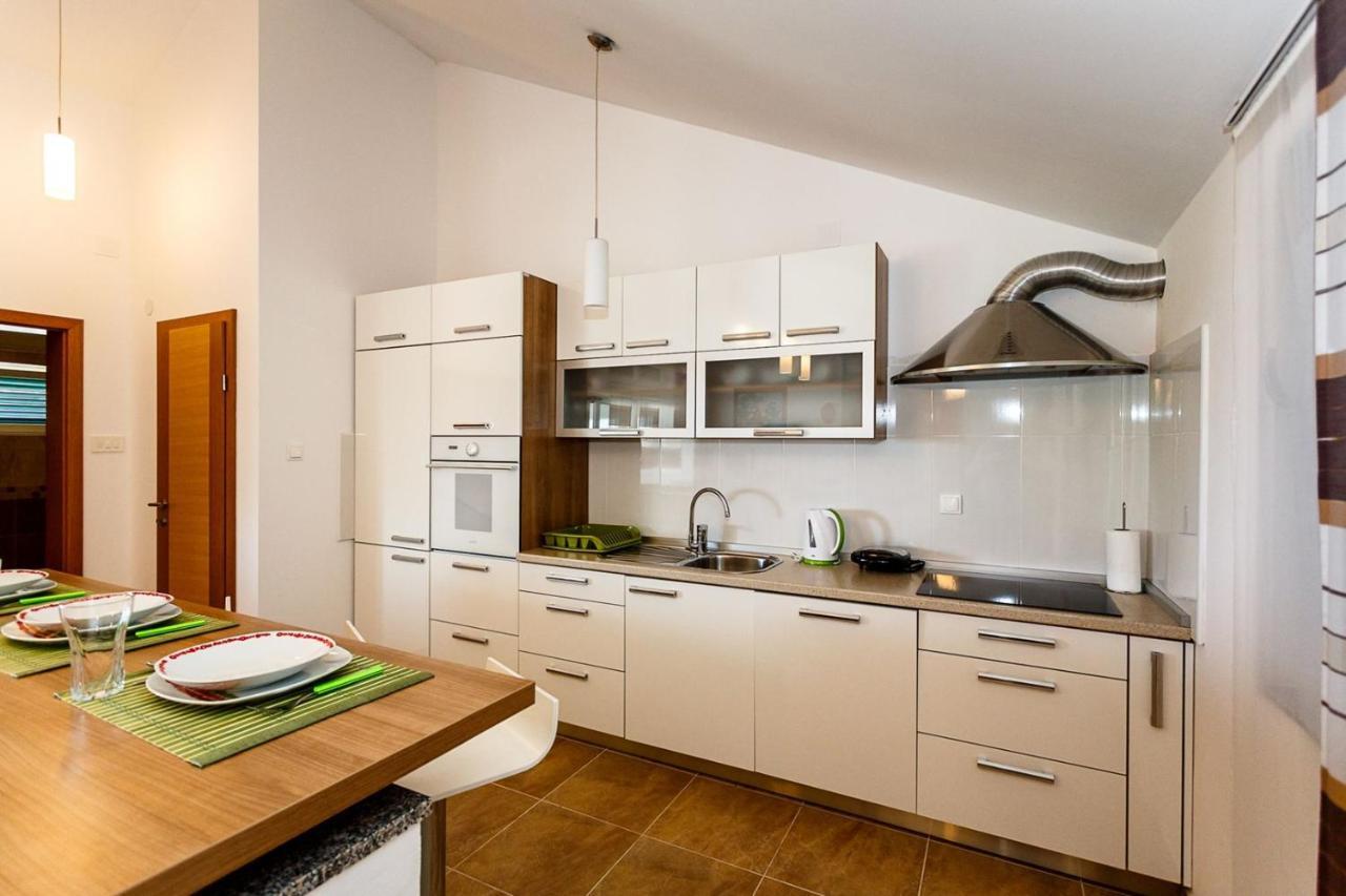Apartment Adria 3 Малинска Екстериор снимка